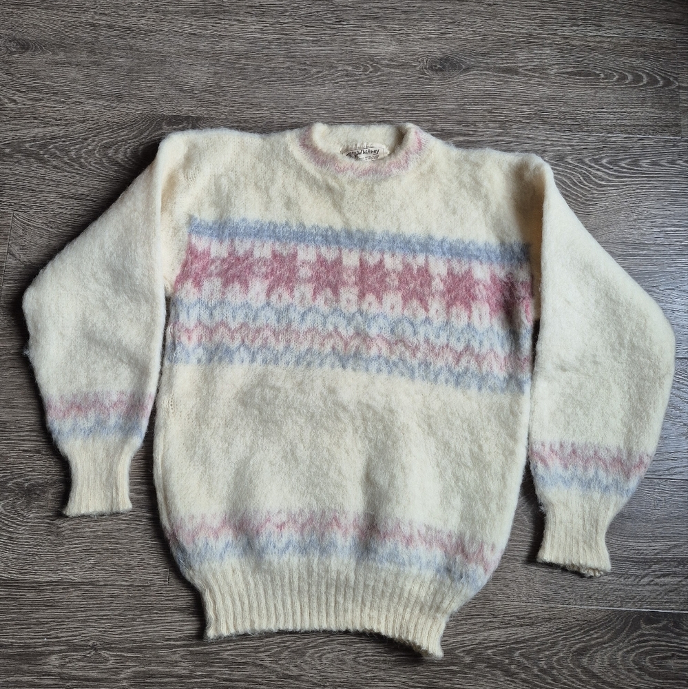 Vintage Whitney fuzzy wool crewneck sweater. Size Medium M
